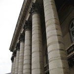Classical pillars for the Opera house