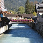 l'Arve river running through the town