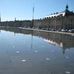 Fountain by the river La Garonne