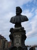 Vecchio, the artist in the middle of the bridge