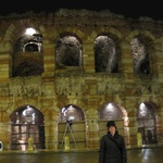 Old Roman Ampitheatre and New hat on Gini