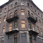 Warsaw: Condemned building, fitting in a way