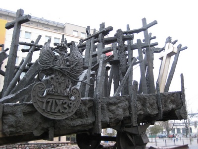 Warsaw: Different crosses to mark different races