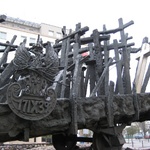 Warsaw: Different crosses to mark different races