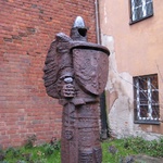 Warsaw: Who's this strange metal character 