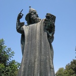 The awesomist statue we've ever seen. Gandalf perhaps?