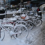 Snow day and bikes, Kilburn 2008