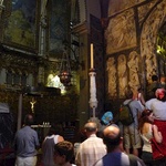 The massive queue of tourists waiting to kiss the Black Virgin