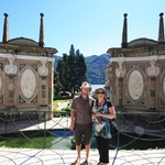 Tom & mum in the Villa D'Este estate
