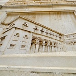 Carving in wall in the main square