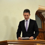 James delivers his reading