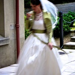 A fleeting glimpse of the bride