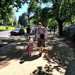 Olive & Grandad walking to Botanical Gardens