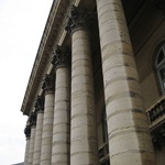 Classical pillars for the Opera house
