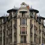 Are they saucers on the roof?