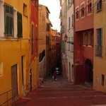 Warm summer colours for the walk up to Parc Chateau
