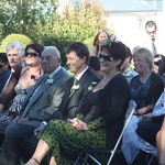 Mother of the groom (Marilyn) and family