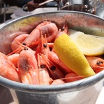 Whole bucket o' prawnies!