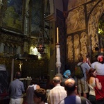 The massive queue of tourists waiting to kiss the Black Virgin