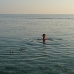 Gini swims on her own, Markarska