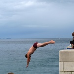 Tom dives in