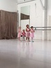 Olive wasn't keen on going into ballet by herself so iris helped support her and she loved it. Got right into everything. Hmmm... olive enjoyed herself too.